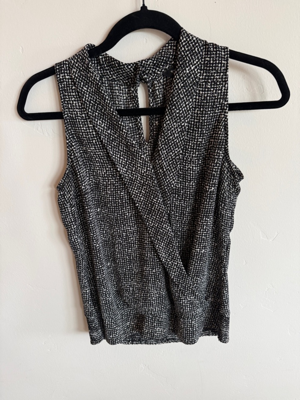White House Black Market Black & White Textured Sleeveless Wrap Camisole